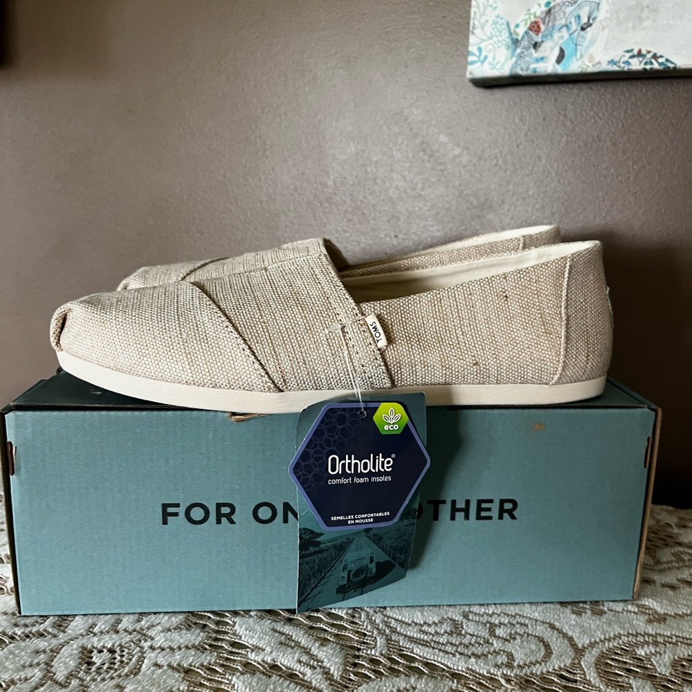New In Box TOMS Natural Metallic Woven Slip-On with Ortholite Insole NWT